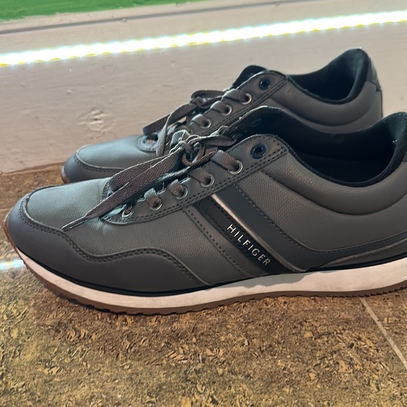 Tommy Hilfiger Men Athletic Grey Sneaker Size 10.5 - Picture 3 of 5